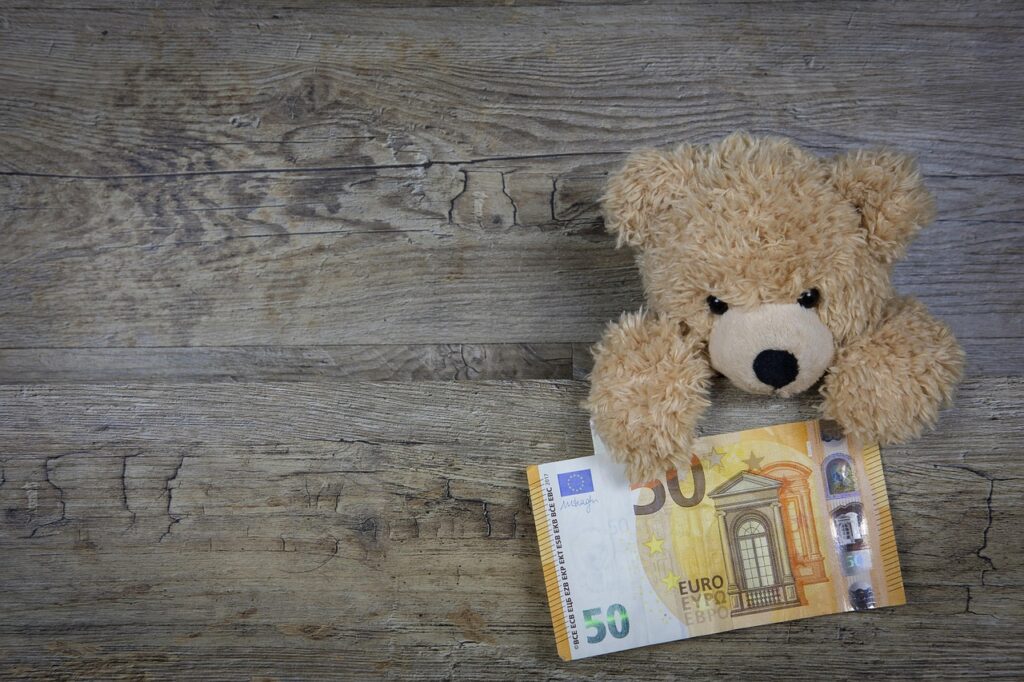 Bonifici ai figli: scrivi questa causale o rischi una sanzione dall’Agenzia delle Entrate